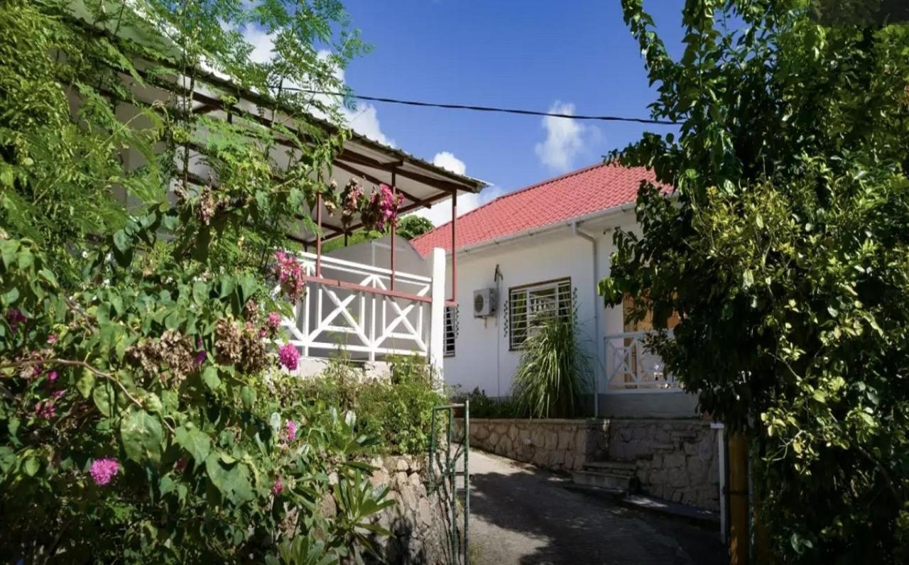 Maison De Vacanze Baie Sainte Anne Bagian luar foto